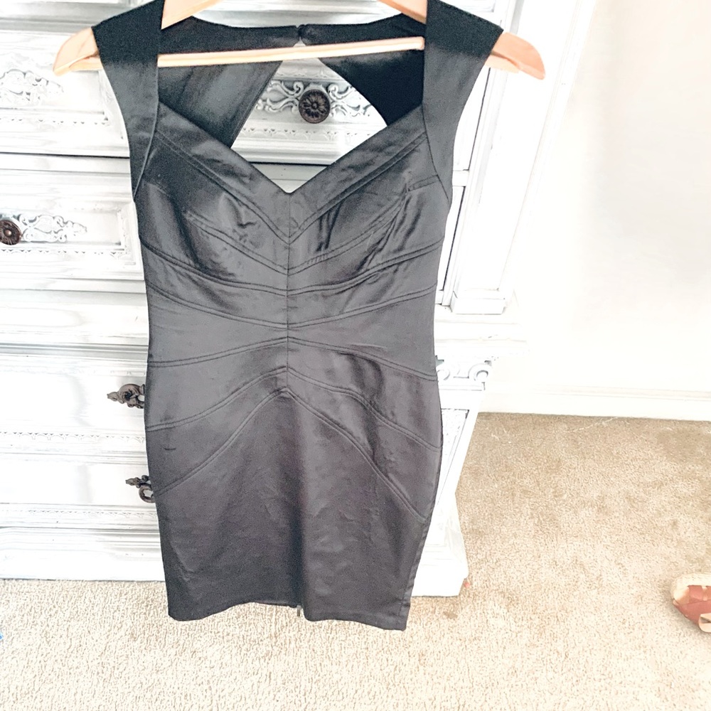 Jessica Simpson pencil dress black size 4 fits like a glove ! Very pretty dress - Picture 2 of 2